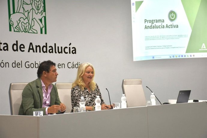 Mercedes Colombo y Danil Sánchez presentando en Cádiz el programa Andalucía Activa.
