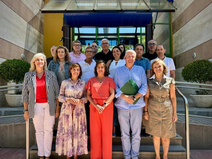 Reunión de la consejera de Salud y Consumo de la Junta de Andalucía, Catalina García, con la cúpula de Satse.