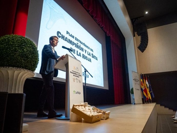 El presidente del Gobierno riojano, Gonzalo Capellán, presenta el contenido del Plan Estratégico Sectorial del Champiñón y de la Seta 2024-2027