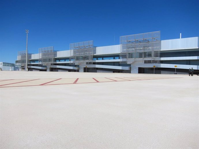 Archivo - Aeropuerto de Corvera. Terminal de pasajeros. Aeropuerto Internacional de la Región de Murcia. Avión. Turismo. Torre de control