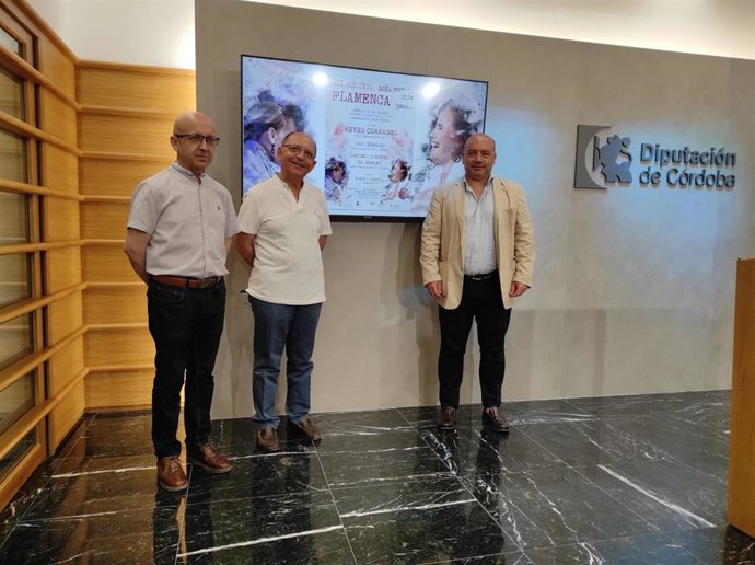 Gabriel Duque (dcha.) y Salvador Cubero (centro), en la presentación de la Vendimia Flamenca de Doña Mencía.
