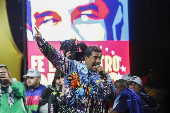 04 July 2024, Venezuela, Caracas: President of Venezuela President Nicolas Maduro waves to the crowd during a rally to mark the opening of the official presidential election campaign. Photo: Jeampier Arguinzones/dpa