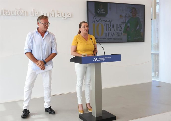 La diputada de Desarrollo Económico Sostenible, Esperanza González, en la presentación del Desfile de Moda Flamenca de Cafés Santa Cristina