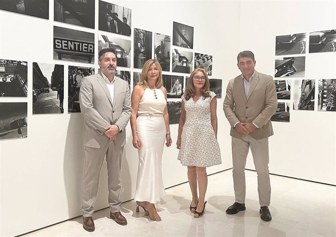 La vicepresidenta de la Fundació Per Amor a l’Art, que custodia la Colección José Luis Soler Vila, Susana Lloret; el director general de Coanfi, Sergio Angusto; y el gerente y la directora artística del Museo Carmen Thyssen Málaga, Javier Ferrer y Lourdes