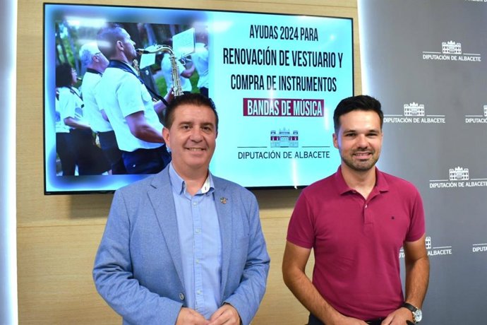 El presidente de la Diputación de Albacete, Santi Cabañero, y el diputado de Cultura, Miguel Zamora