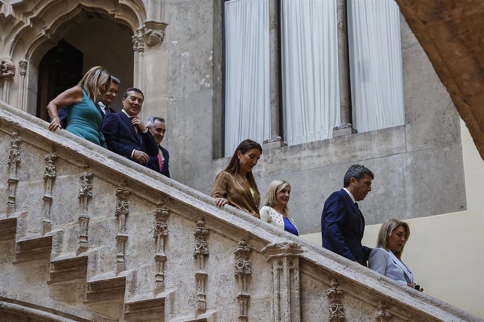Salida del nuevo Consell de Carlos Mazón tras su primera reunión en el Palau