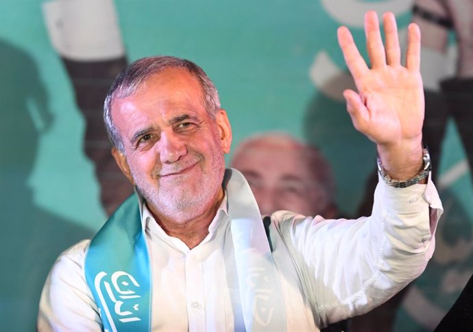 TEHRAN, July 7, 2024  -- Presidential candidate Masoud Pezeshkian, Iran's former health minister, attends an electoral campaign in Tehran, Iran, July 3, 2024.