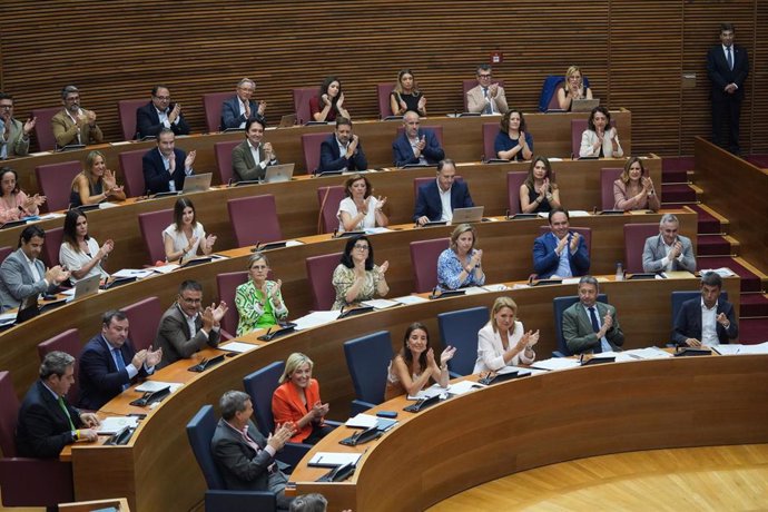 Una sesión plenaria en Les Corts Valencianes