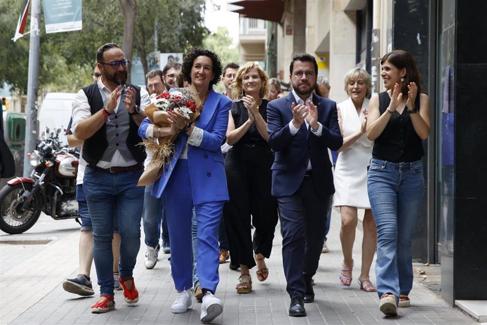 La secretaria general de ERC, Marta Rovira, llegando este viernes a la sede del partido en la calle Calbria de Barcelona tras más de 6 años.