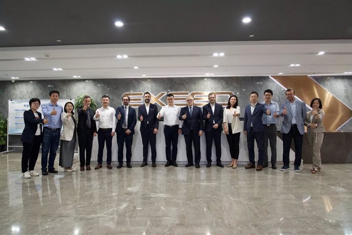 Una delegación de la Generalitat y el Ayuntamiento de Barcelona se reúne con Chery en Shanghai (China)