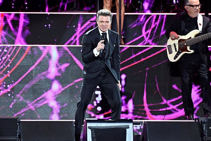 Luis Miguel durante su concierto en el Santiago Bernabéu, a 06 de julio de 2024, en Madrid (España). El cantante ha triunfado en Madrid durante su gira por España.