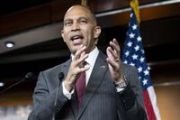 El líder demócrata en la Cámara de Representantes de EEUU se reúne con Biden sobre el derrotero de la campaña electoral