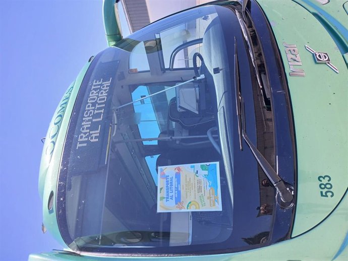 Autobús a la playa de la Junta.