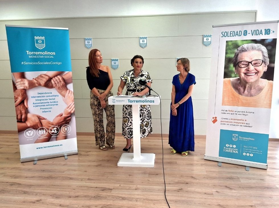 La alcaldesa, Margarita del Cid, acompañada de la concejala de Asuntos Sociales, Gloria Manoja, y la directora gerente de la Fundación, Angie Moreno