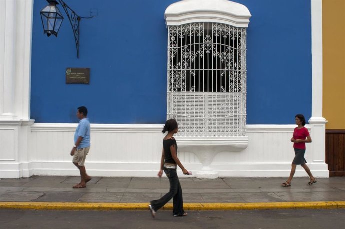 Archivo - La Plaza de Armas en Trujillo, Perú