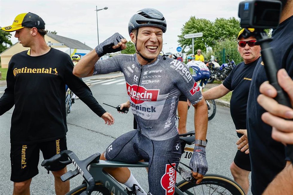 Jasper Philipsen celebra una victoria de etapa en el Tour de Francia 2024