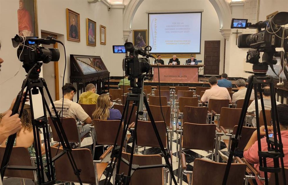 Presentación de las cuentas de la Iglesia en 2023 por parte del arzobispo y el ecónomo diocesano.