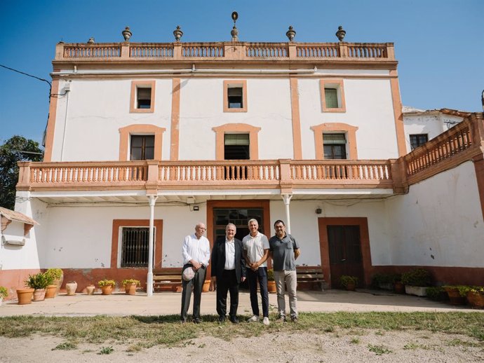 El ministre d'Indústria i Turisme, Jordi Hereu, visita el grup alimentari català Ametller Origen.