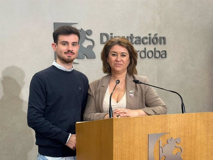 Archivo - Los diputados provinciales de IU en la Diputación de Córdoba, Irene Ruiz y José Manuel Cobo, en una imagen de archivo.