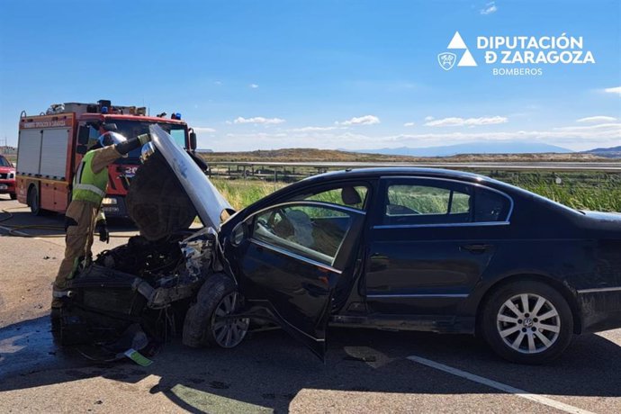 Los bomberos de la DPZ han auxiliado a los dos conductores heridos en la carretera A-127.