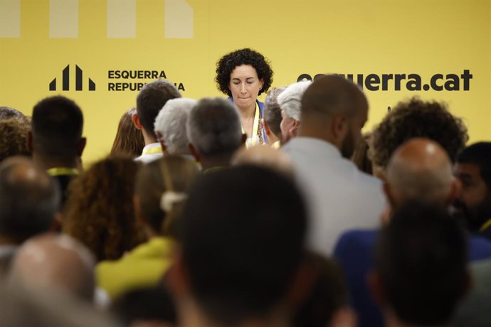 La secretària general d'ERC, Marta Rovira, durant un discurs després del Consell Nacional d'ERC, a la seu del partit