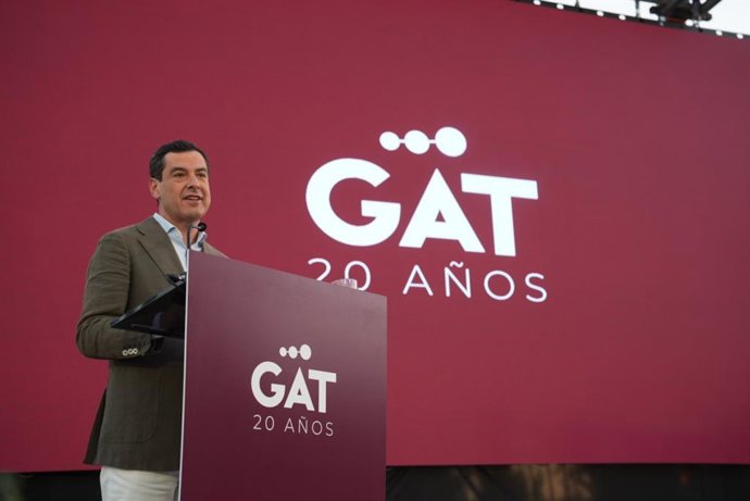 Moreno en el acto de conmemorativo del vigésimo aniversario de GAT Inversiones y a la inauguración del Laguna Beach en Estepona