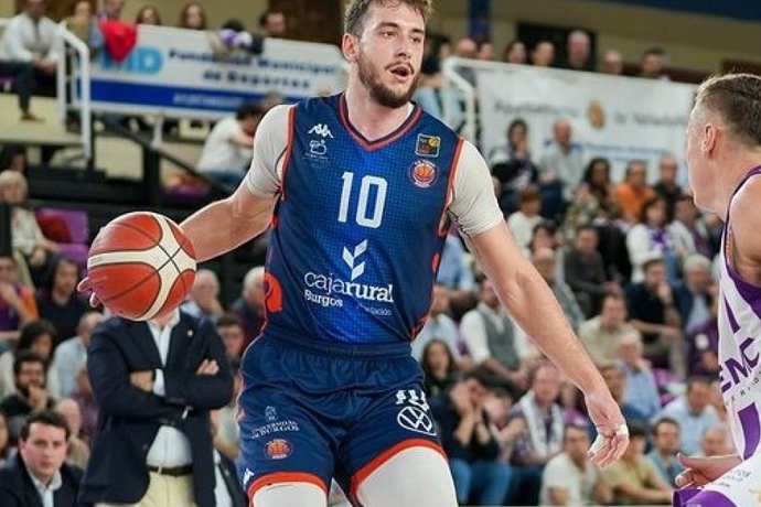 Arnau Parrado, en un partido con el Grupo Ureta Tizona Burgos.