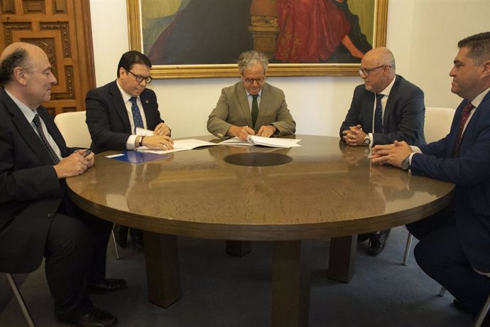 Firma de convenio entre la Diputación de Córdoba y el Colegio de Gestores Administrativos.