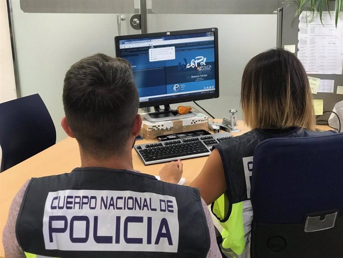 Archivo - Imagen de archivo de agentes de la Policía Nacional.