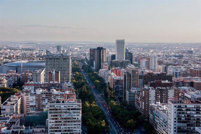 Archivo - Vista de la ciudad de Madrid durante la celebración de la novena edición del festival Open House Madrid, desde el helipuerto de Torre Realia