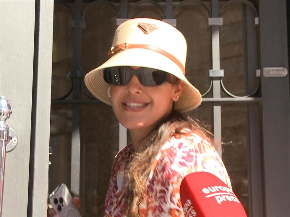 Gabriela Guillén responde con una sonrisa a los rumores de trato "clasista" por parte de Bertín Osborne hacia ella