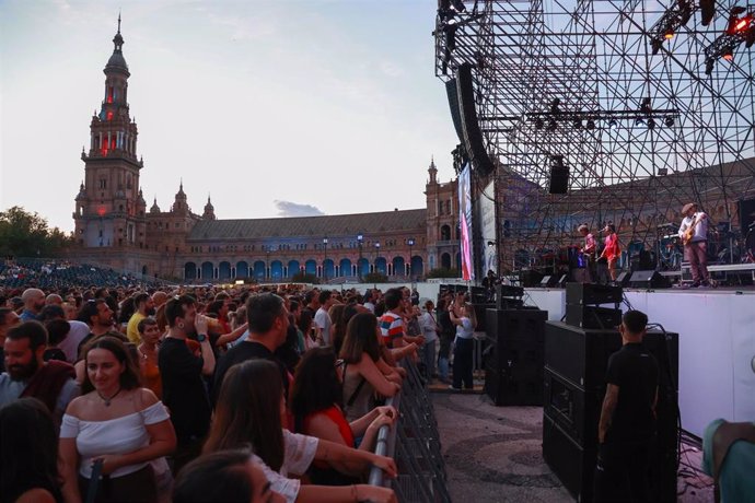 El grupo musical El columpio asesino, durante una actuación en el Icónica Sevilla Fest 2024, en una foto de archivo.