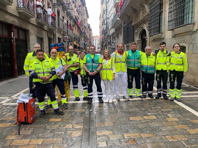 Cristina Ibarrola con el dispositivo de DYA Navarra.