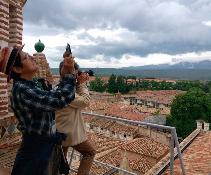 Archivo - Turistas en el tejado de la Catedral de Tarazona