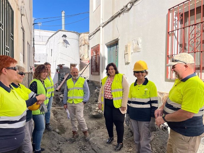 La diputada provincial del PFEA visita Castro de los Filabres (Almería).