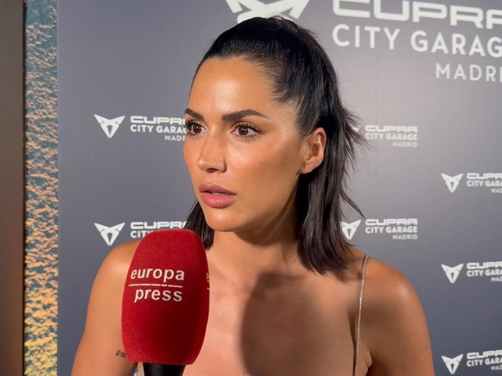 Michelle Calvó evita a toda costa pronunciarse sobre la paternidad de su expareja, Carlo Constanzia