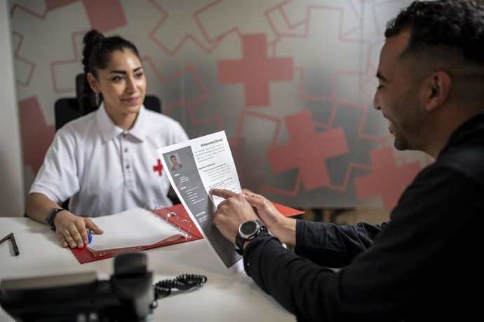 Más de 38.000 personas utilizaron 'Mi CV en 3 pasos' de la Cruz Roja y Fundación Mahou tras un año en funcionamiento