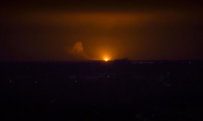 Archivo - April 11, 2024, Lviv, Ukraine, Ukraine: Massive Russian missile attack on Ukrainian infrastructure with ''Kinzhal'' and X-101 missiles and Shahed UAV on the morning of April 11, 2024, Lviv Region, Western Ukraine. Cropped view of Soviet high-r