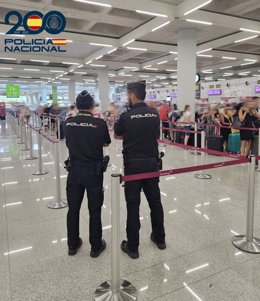 Agentes de la Policía Nacional. Aeropuerto. Palma.