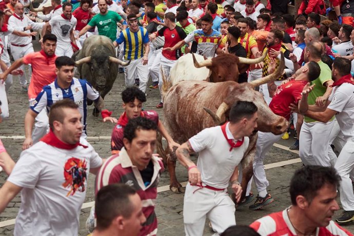 Séptimo encierro de los Sanfermines 2024, protagonizado por toros de la ganadería José Escolar.