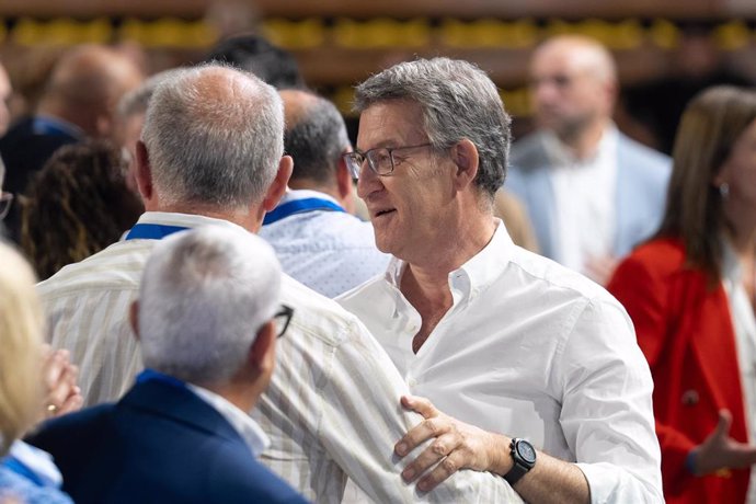 El presidente del PP, Alberto Núñez Feijóo, clausura el Congreso Provincial Extraordinario del PP de Ourense.