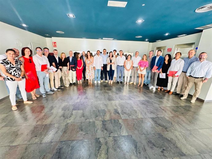 El secretario general del PSOE de Málaga, Daniel Pérez, en una reunión con portavoces socialistas de la provincia.