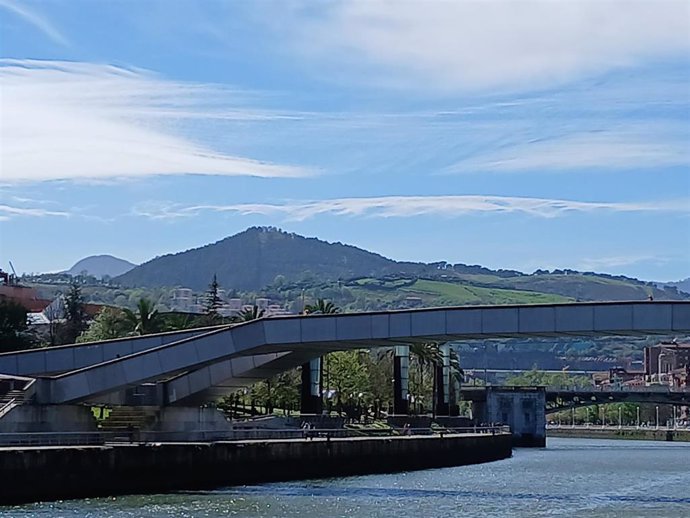 Archivo - Nubes y claros en Bilbao