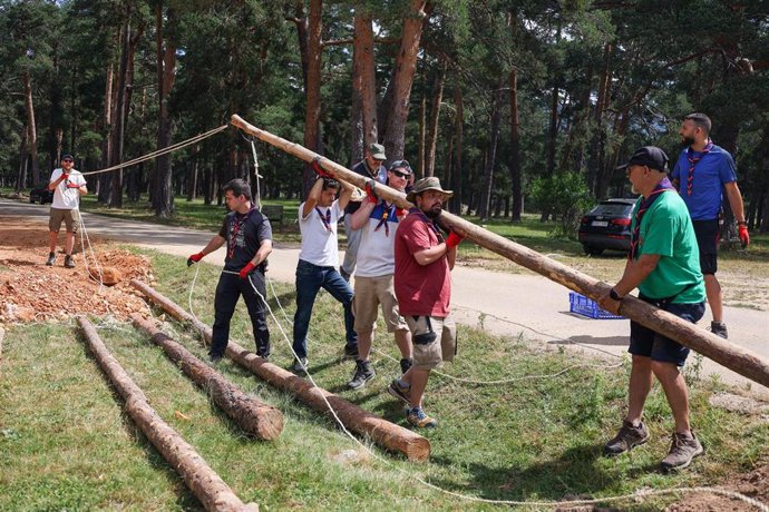 Scouts trabajando en el JamScout de Covaleda, Soria.