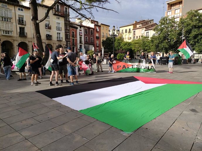 Concentración en Logroño en solidaridad con Palestina