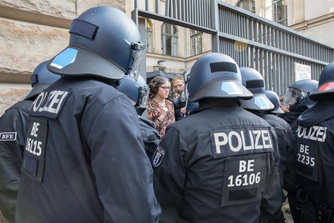Archivo - May 23, 2024, Berlin, Germany: Berlin police initiated the clearing of the Humboldt University's Social Science Institute on Thursday, May 23, 2024, concluding a pro-Palestinian occupation that began the previous day. The move followed directive