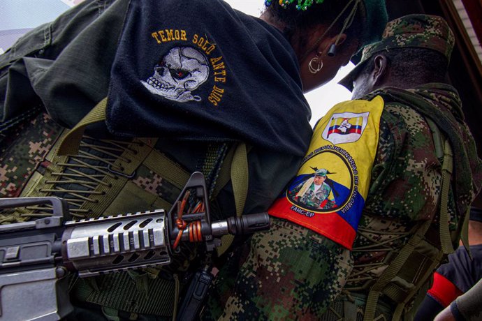 Archivo - April 16, 2023, San Vicente del Caguan, Caqueta, Colombia: A member of the FARC-EP guerrilla during the announcement by the FARC's Central General Staff (EMC) to open peace talks with the Colombian government during an assembly in San Vicente de