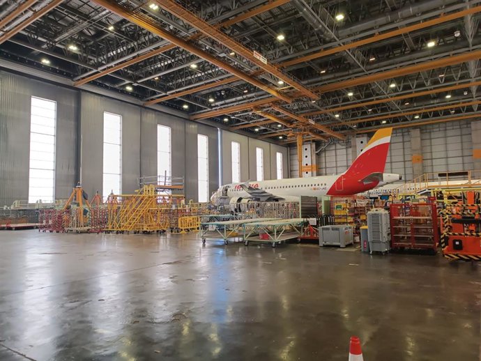 Un avión en el Hangar 6 de La Muñoza de Iberia