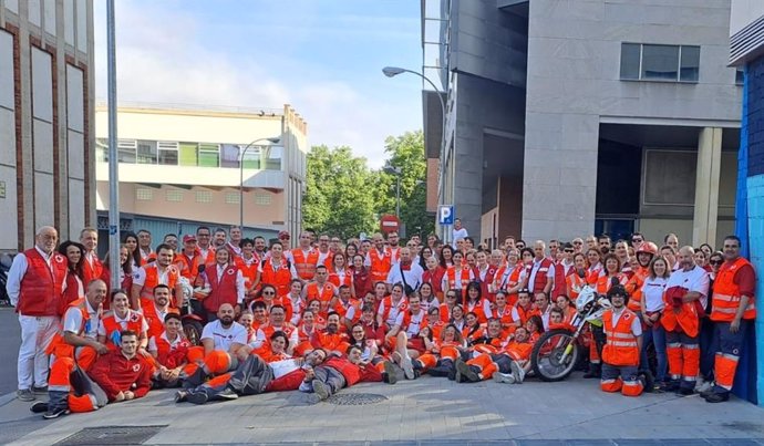 Personal de Cruz Roja.