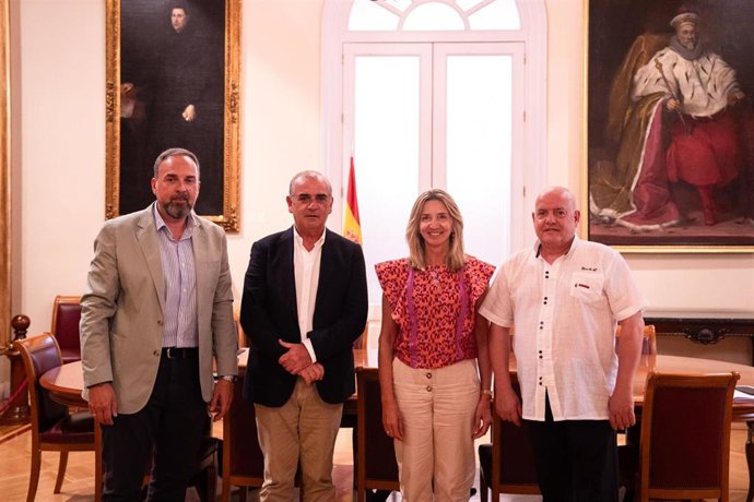 Reunión mantenida por la portavoz del GPP en el Senado, Alicia García, con representantes de la Plataforma del Tercer Sector.